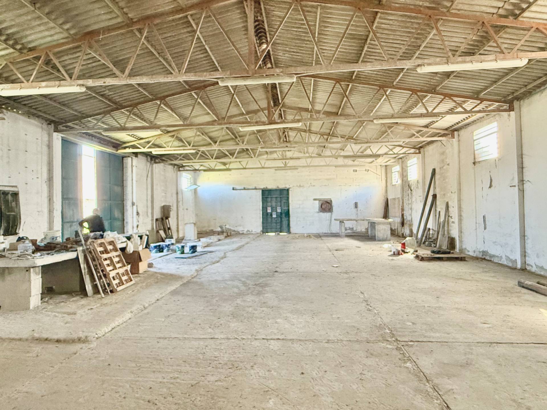 Capannone a Monserrato